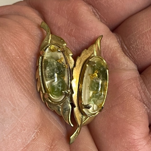 Vintage Confetti Lucite Jewelry Set - Picture 5 of 9